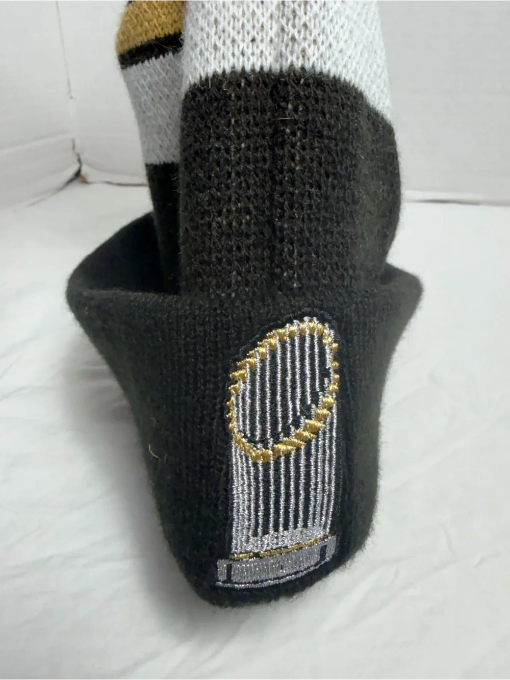 New Era Los Angeles Dodgers Black, White & Gold 2024 Champions Pom Beanie